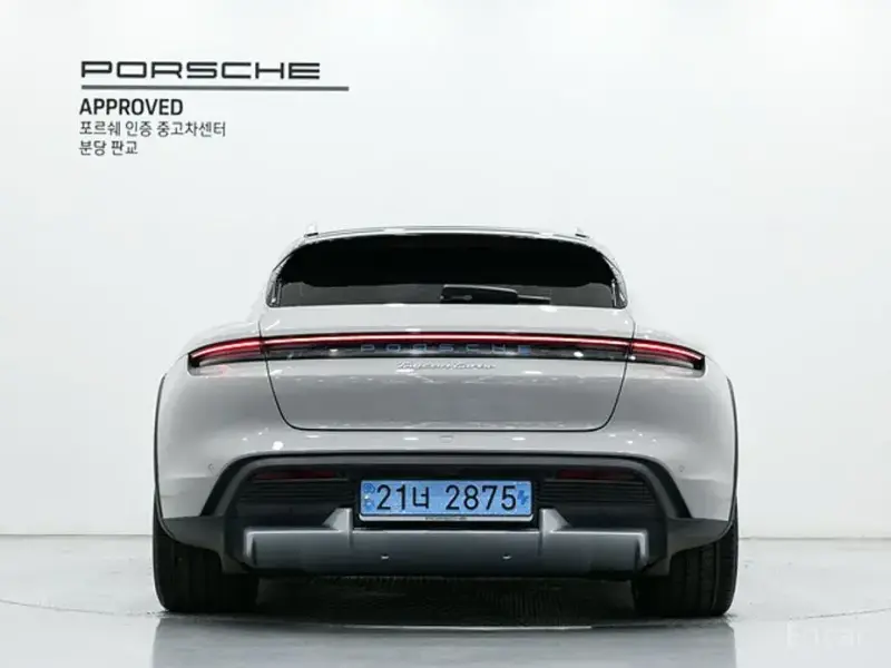 2023 Porsche Taycan с пробегом 21 090 км