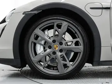 2023 Porsche Taycan с пробегом 21 090 км
