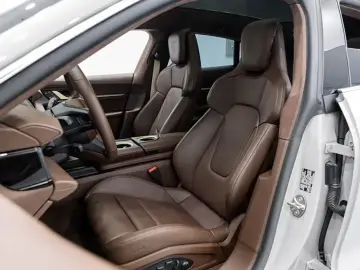 2023 Porsche Taycan с пробегом 21 090 км