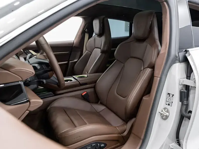 2023 Porsche Taycan с пробегом 21 090 км