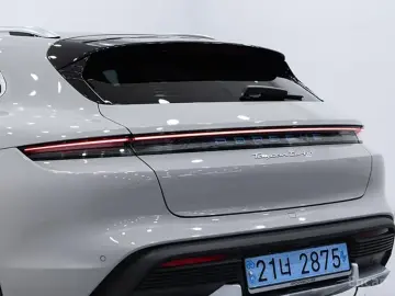 2023 Porsche Taycan с пробегом 21 090 км