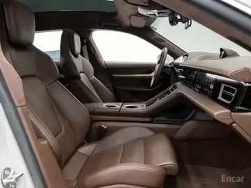 2023 Porsche Taycan с пробегом 21 090 км