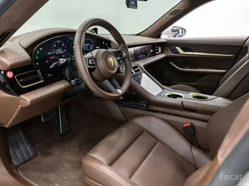 2023 Porsche Taycan с пробегом 21 090 км