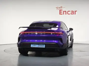 2025 Porsche Taycan с пробегом 9 546 км