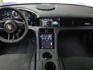 2025 Porsche Taycan с пробегом 9 546 км