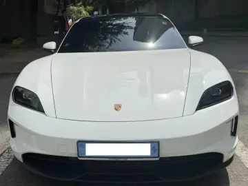 2025 Porsche Taycan с пробегом 21 500 км