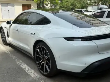 2025 Porsche Taycan с пробегом 21 500 км