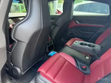 2025 Porsche Taycan с пробегом 21 500 км