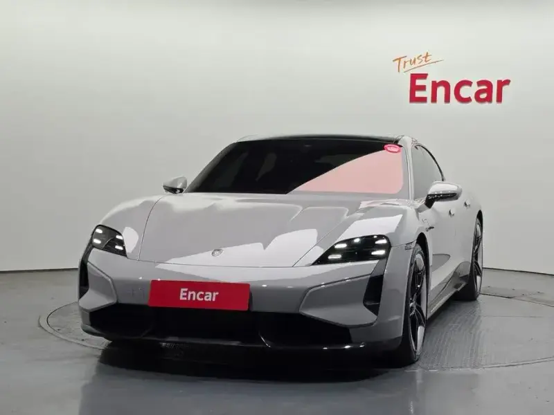 2024 Porsche Taycan с пробегом 14 264 км
