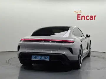 2024 Porsche Taycan с пробегом 14 264 км