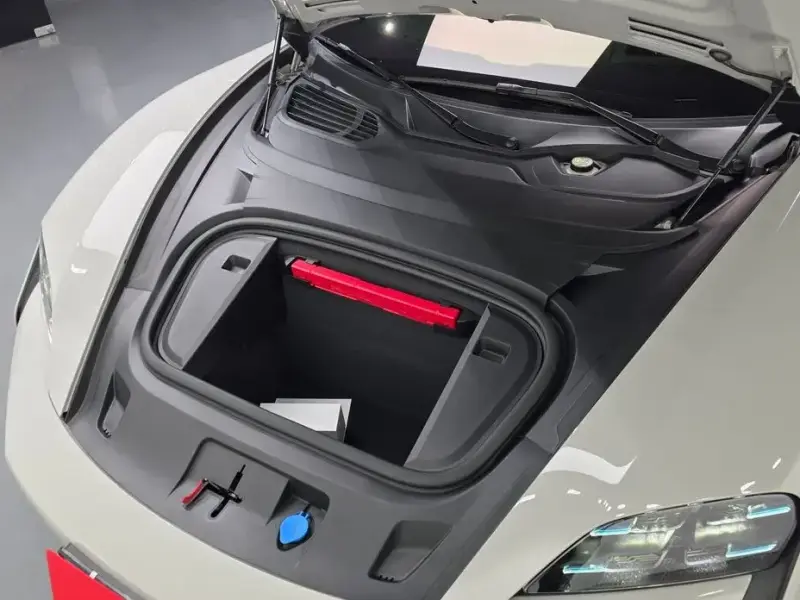2024 Porsche Taycan с пробегом 14 264 км