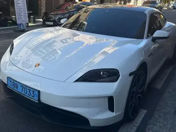 2025 Porsche Taycan с пробегом 21 500 км