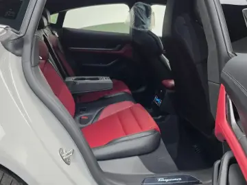 2024 Porsche Taycan с пробегом 14 264 км