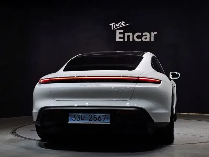 2024 Porsche Taycan с пробегом 19 059 км