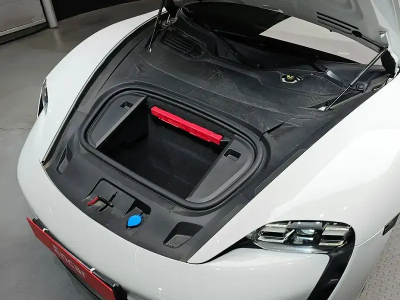2024 Porsche Taycan с пробегом 19 059 км