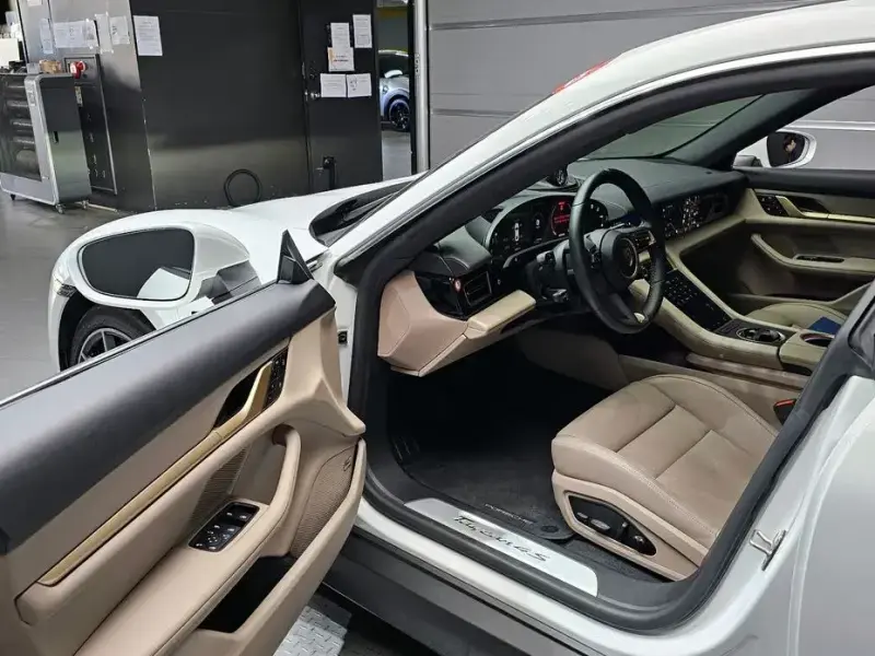 2024 Porsche Taycan с пробегом 19 059 км