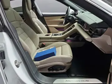 2024 Porsche Taycan с пробегом 19 059 км