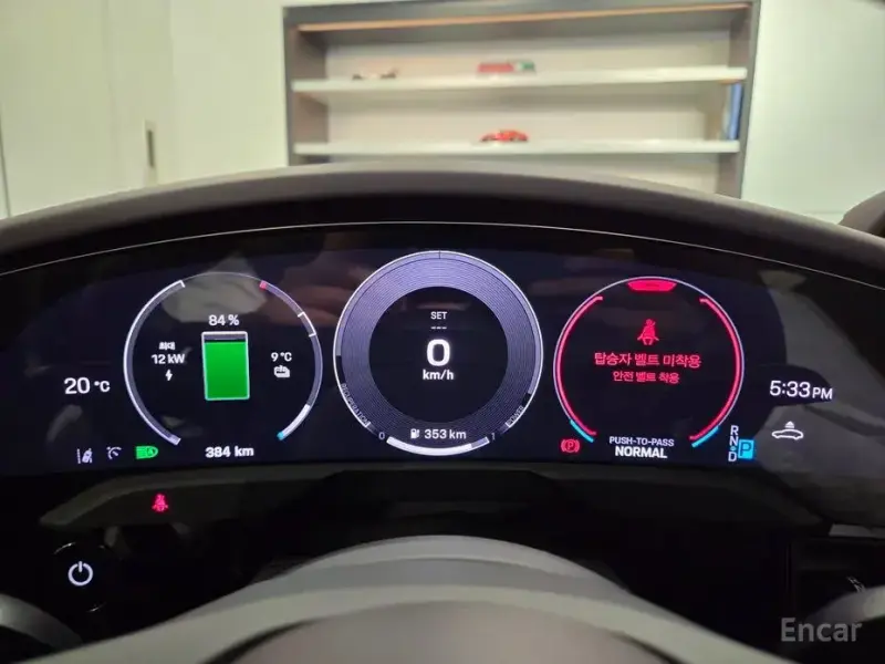 2025 Porsche Taycan с пробегом 384 км