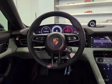 2025 Porsche Taycan с пробегом 384 км