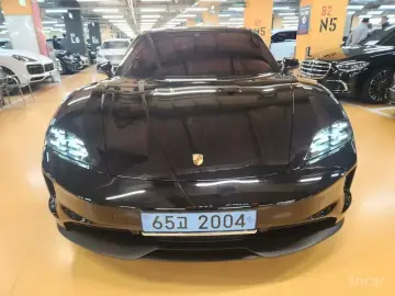 2025 Porsche Taycan с пробегом 950 км