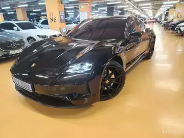 2025 Porsche Taycan с пробегом 950 км