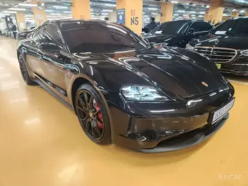 2025 Porsche Taycan с пробегом 950 км