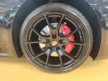2025 Porsche Taycan с пробегом 950 км