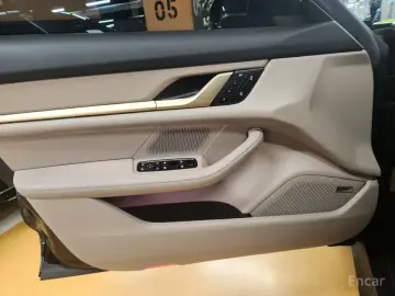 2025 Porsche Taycan с пробегом 950 км
