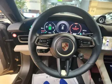 2025 Porsche Taycan с пробегом 950 км