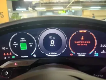 2025 Porsche Taycan с пробегом 950 км
