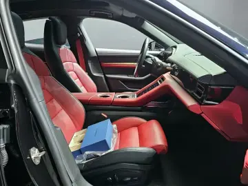 2024 Porsche Taycan с пробегом 29 800 км
