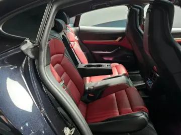 2024 Porsche Taycan с пробегом 29 800 км