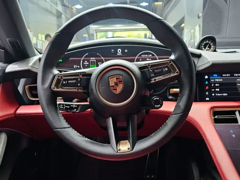 2024 Porsche Taycan с пробегом 29 800 км