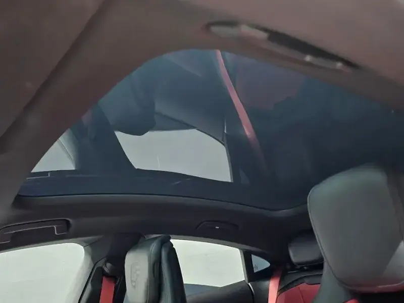 2024 Porsche Taycan с пробегом 29 800 км