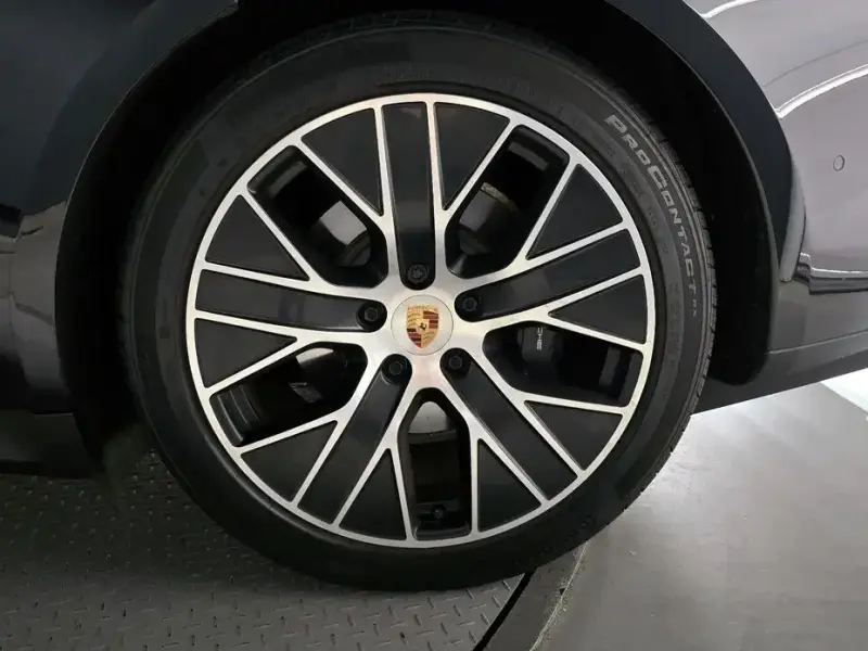 2024 Porsche Taycan с пробегом 29 800 км