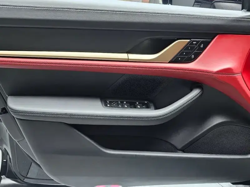 2024 Porsche Taycan с пробегом 29 800 км