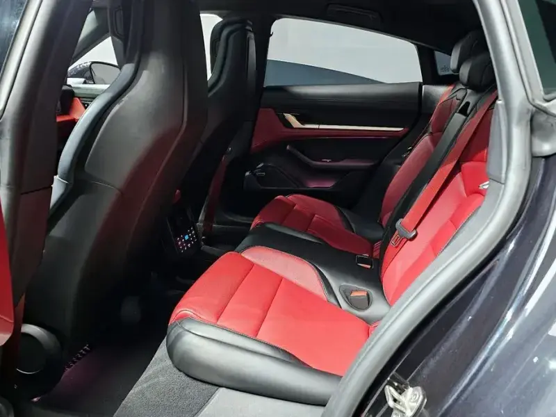 2024 Porsche Taycan с пробегом 29 800 км