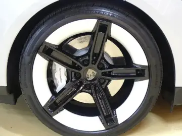 2024 Porsche Taycan с пробегом 9 100 км
