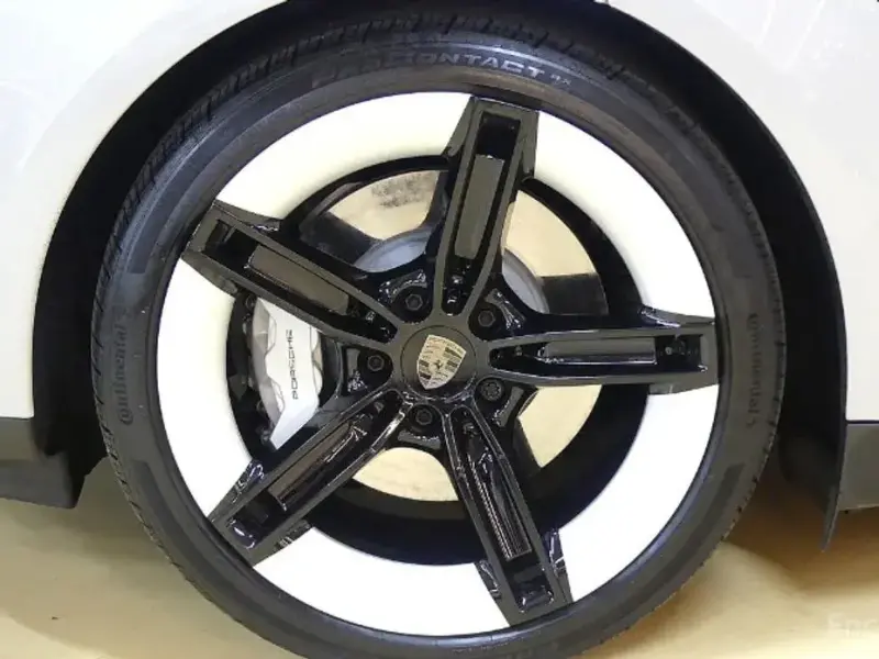 2024 Porsche Taycan с пробегом 9 100 км