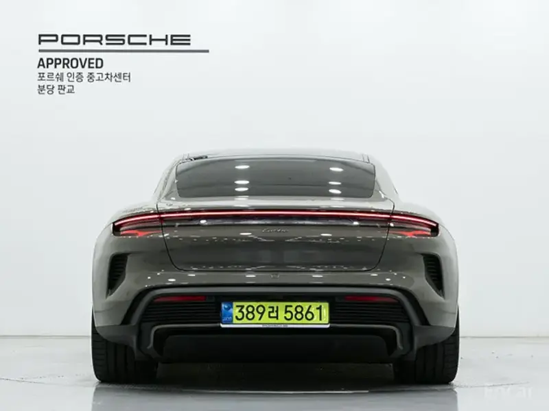 2025 Porsche Taycan с пробегом 700 км