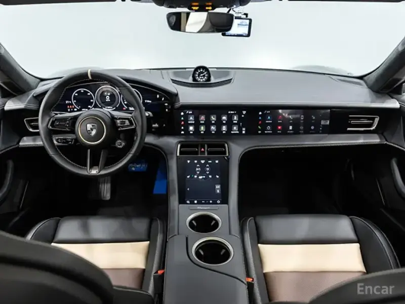 2025 Porsche Taycan с пробегом 700 км