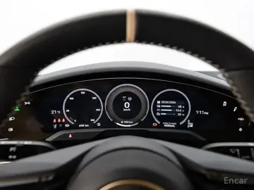 2025 Porsche Taycan с пробегом 700 км