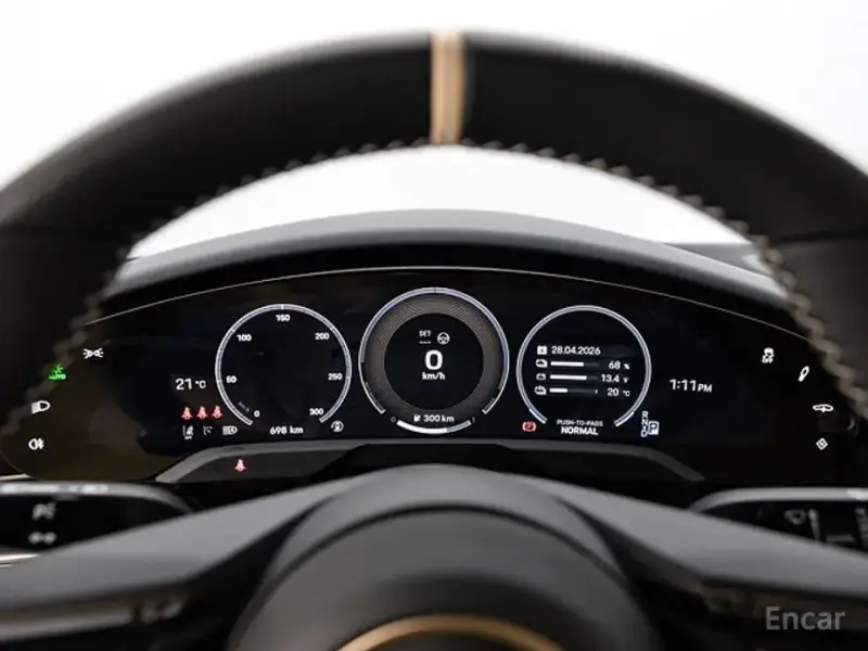2025 Porsche Taycan с пробегом 700 км