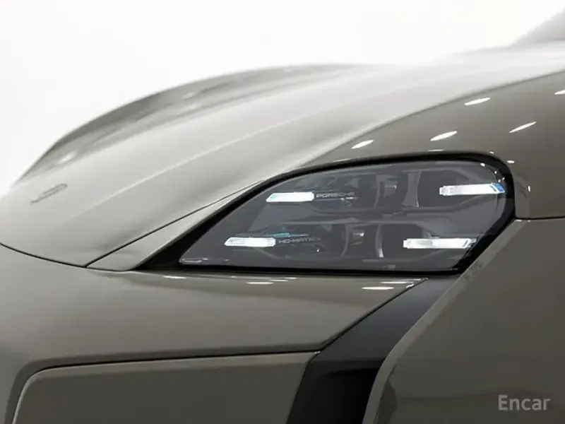 2025 Porsche Taycan с пробегом 700 км