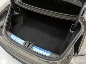 2025 Porsche Taycan с пробегом 700 км