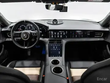 2025 Porsche Taycan с пробегом 121 км