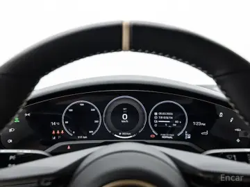 2025 Porsche Taycan с пробегом 121 км