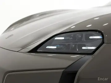 2025 Porsche Taycan с пробегом 121 км