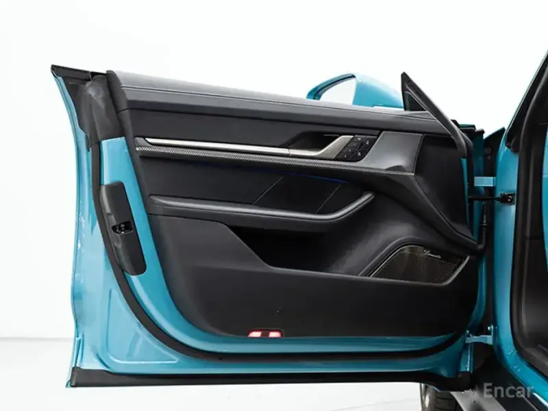 2025 Porsche Taycan с пробегом 1 160 км