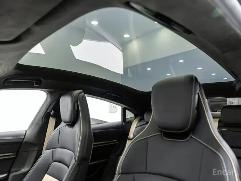 2025 Porsche Taycan с пробегом 121 км
